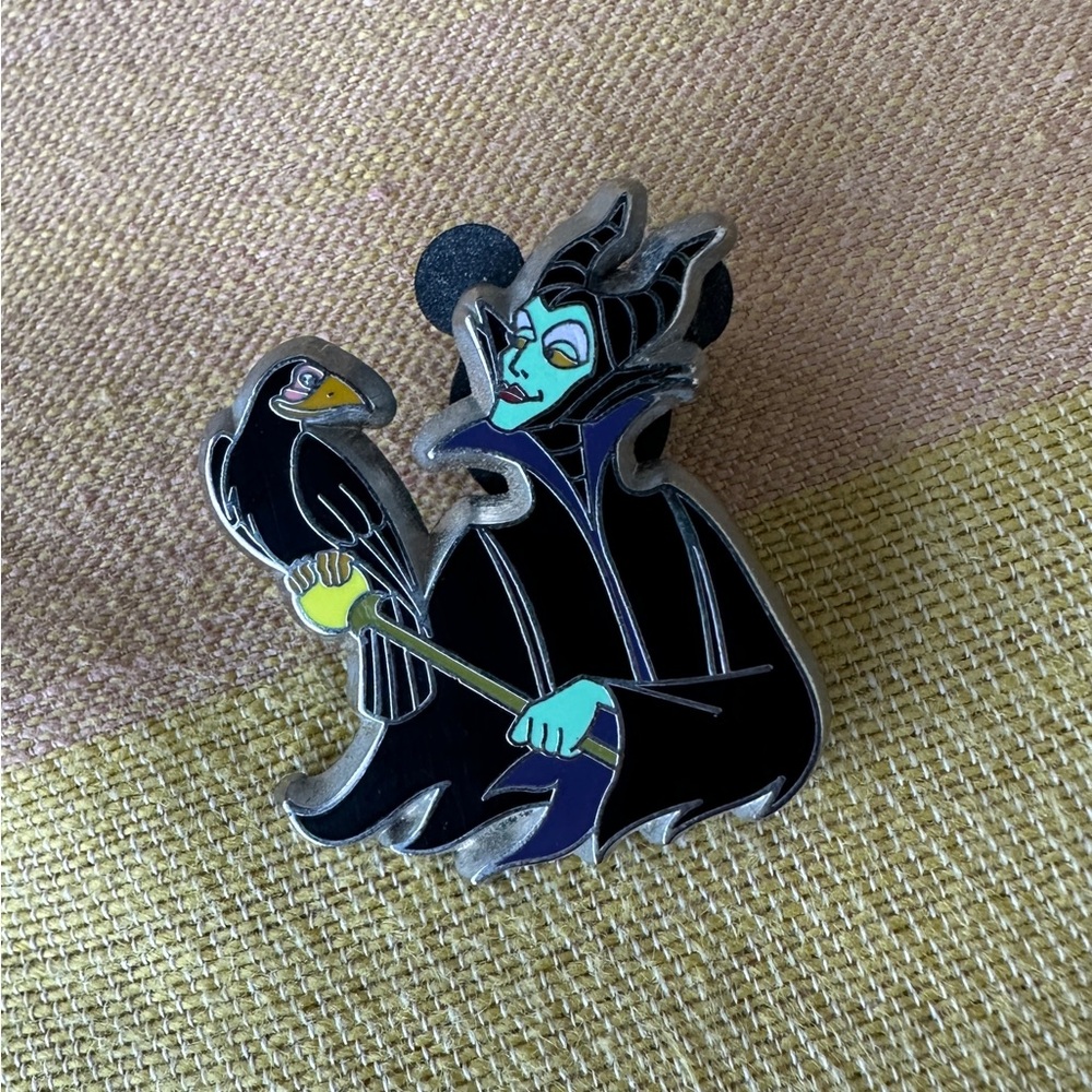 Authentic Official 2010 Disney Maleficent Pin with green face/hands